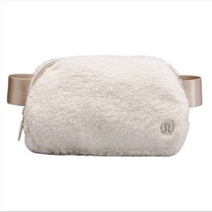 Everywhere fleece belt bag